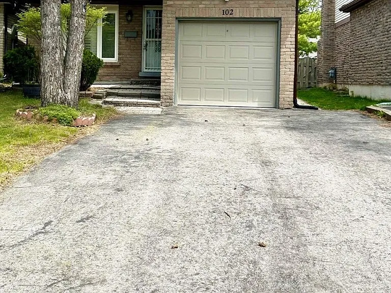 102 Madsen Cres — Photo 2