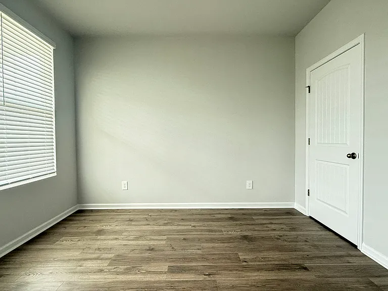 2042 Oak Pl — Photo 3