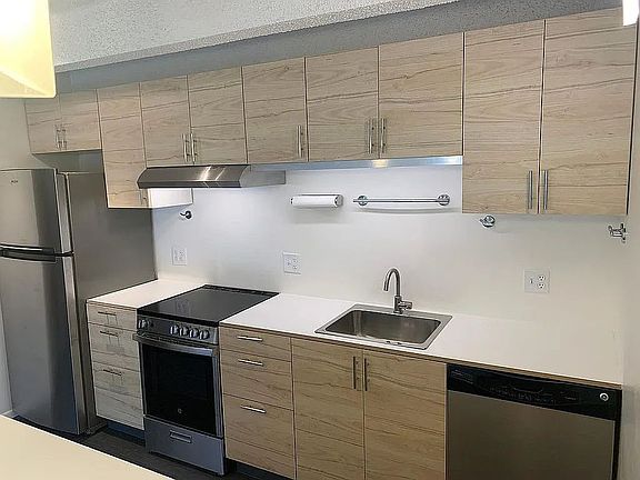 3rd image of 1265 N Race St APT 605