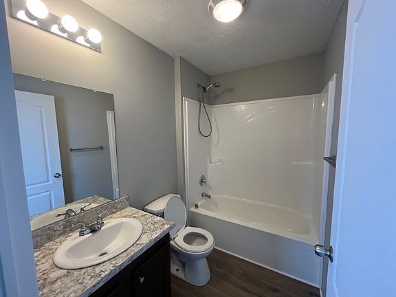 2nd image of 33081 Fairfield Dr