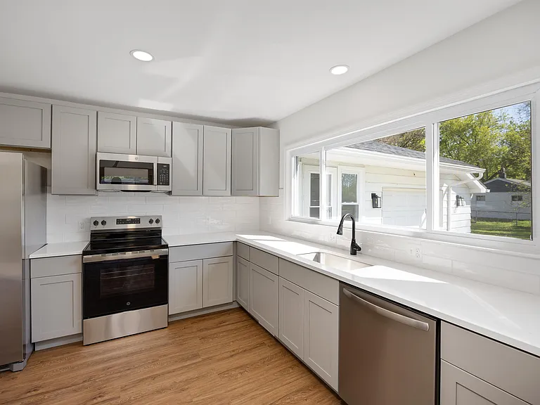 7553 Nichols St — Photo 4