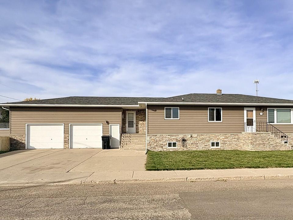 1st image of 901 4th Ave W