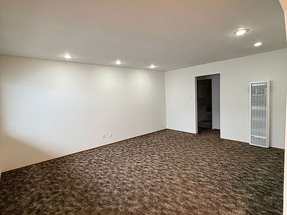 2nd image of 404 Miller Ave APT 4