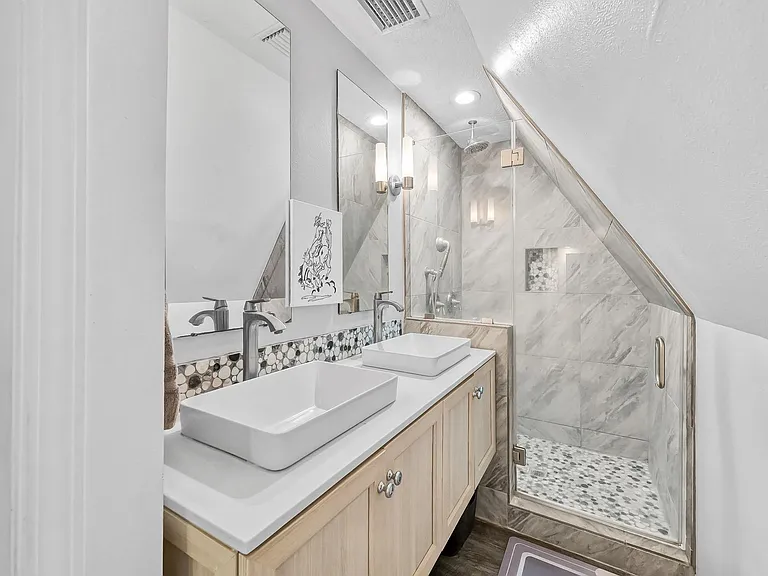 446 Fantasy Ln — Photo 20