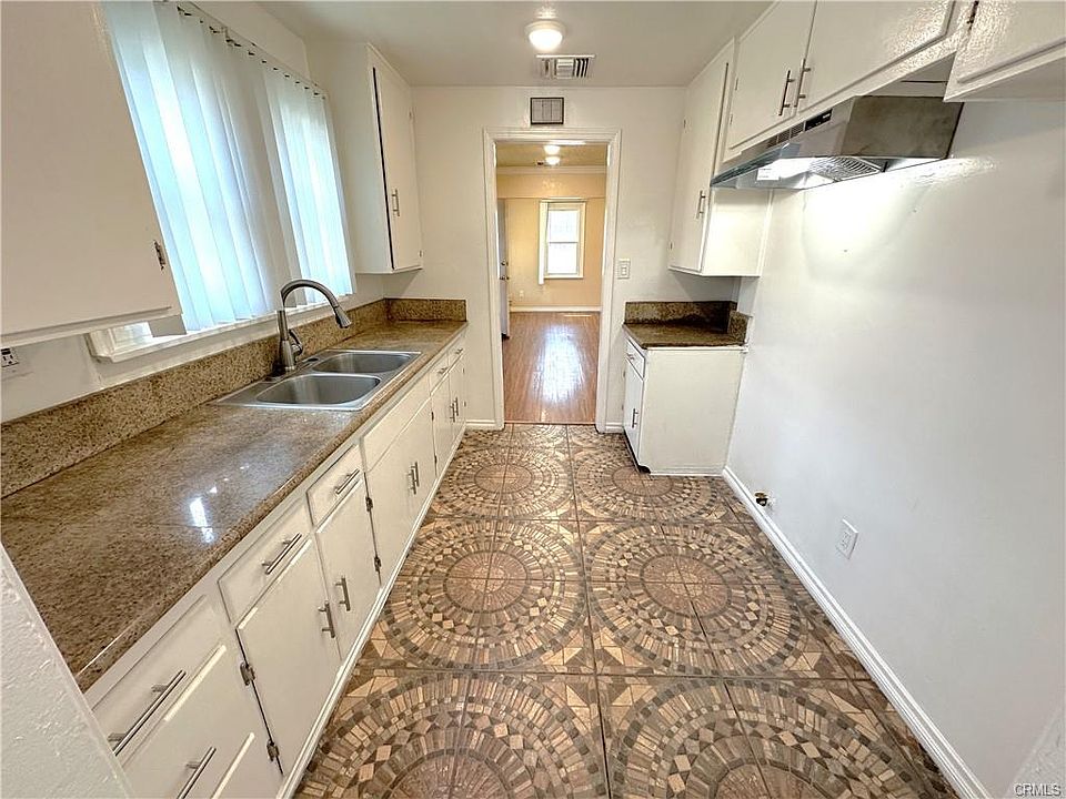1st image of 3709 W 109th St