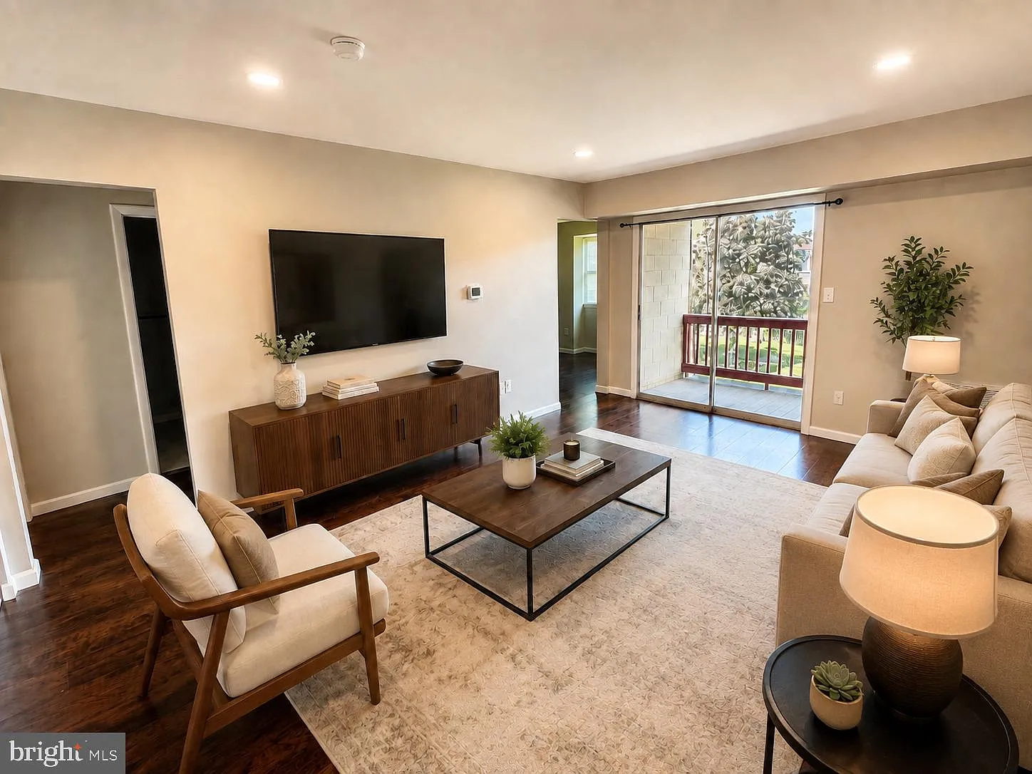 2 bed, 888 sqft, $1,800 — Photo 1