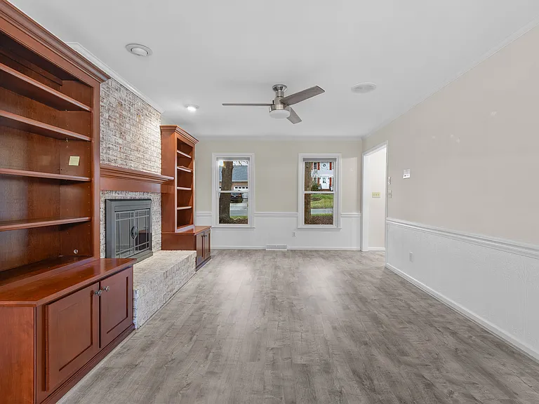 502 Westfield Ln — Photo 10