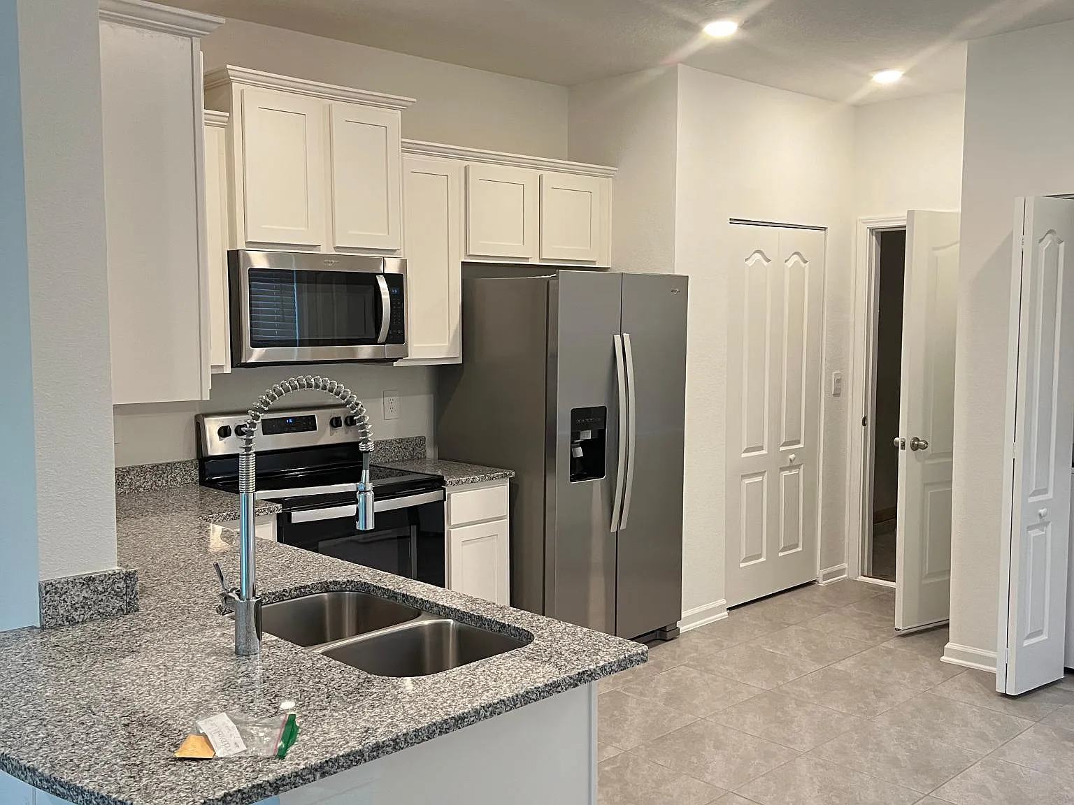 3 bed, 2.5 bath, 1502 sqft, $2,100 — Photo 4