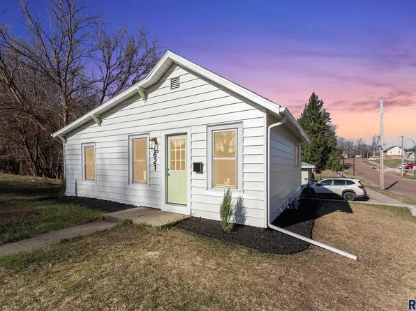 621 N Lewis Ave, Sioux Falls, SD 57103