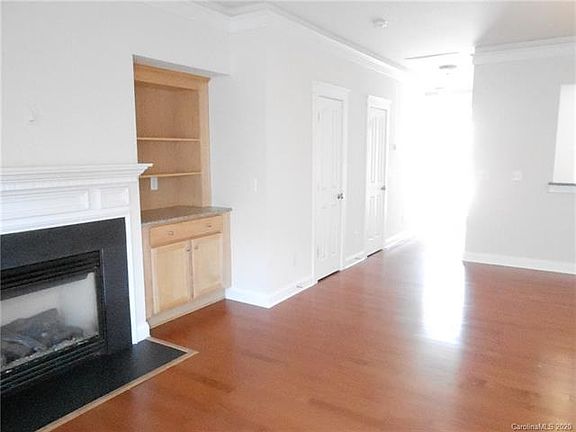 5th image of 932 White Point Dr