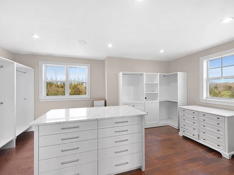 127 Greenleaf Ln — Photo 15