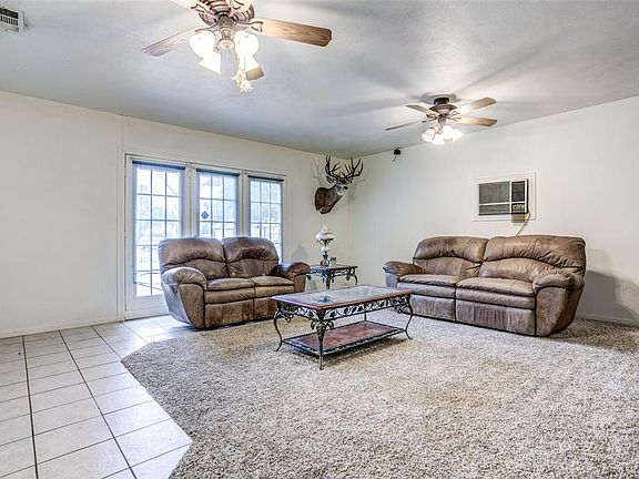 4th image of 408 NW Newton Dr