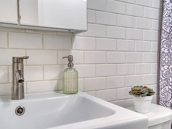 2nd image of 1026 Pine St #6-B