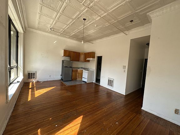4th image of 30-59 Steinway St #2D