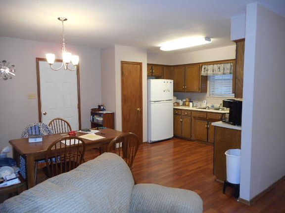 4th image of 1109 N University Dr