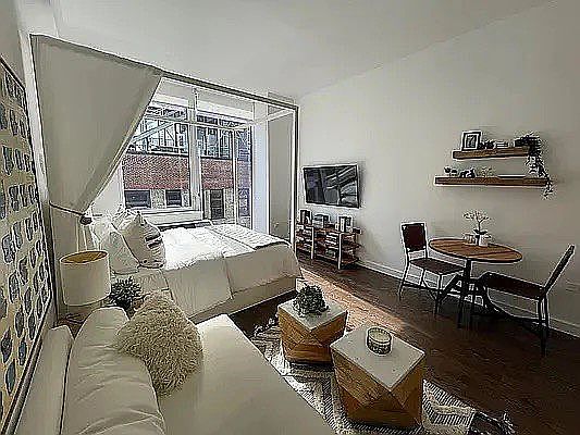 5th image of 102 Charlton St #D19
