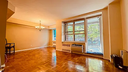 142-05 Roosevelt Avenue, #204