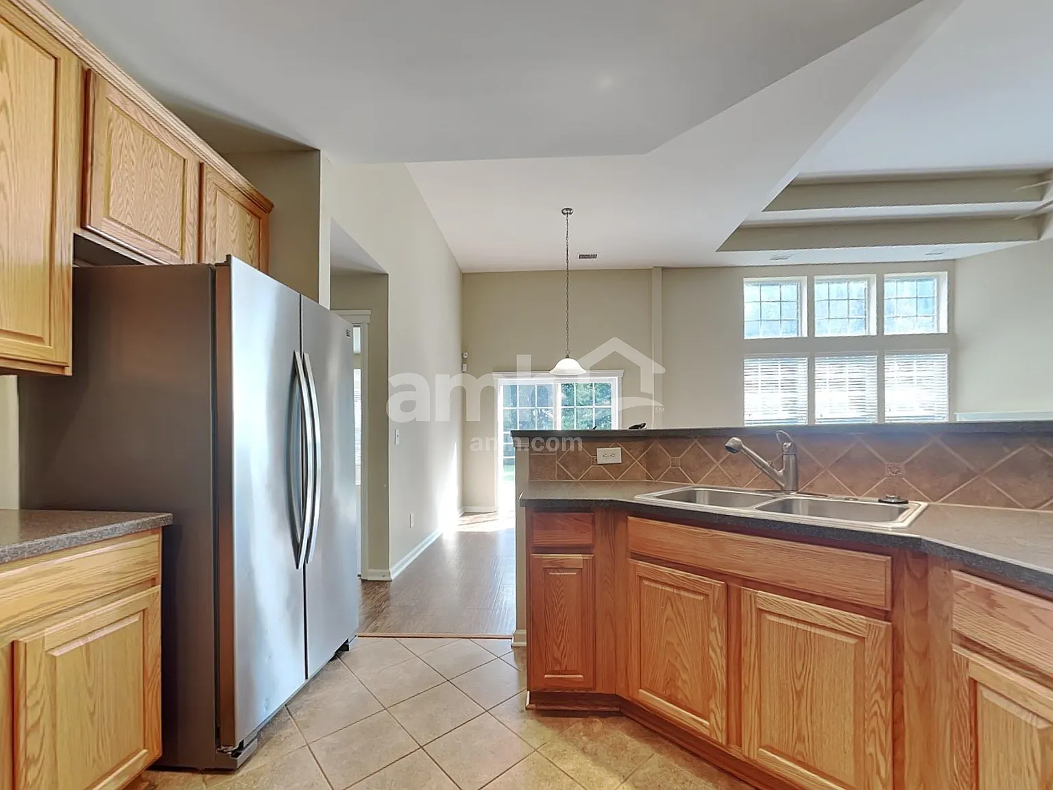 3 bed, 3.0 bath, 2340 sqft, $2,605 — Photo 3