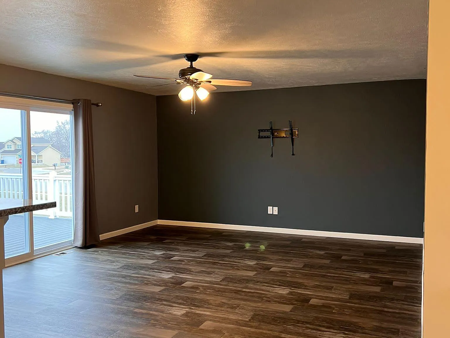 3 bed, 1844 sqft, $2,500 — Photo 4