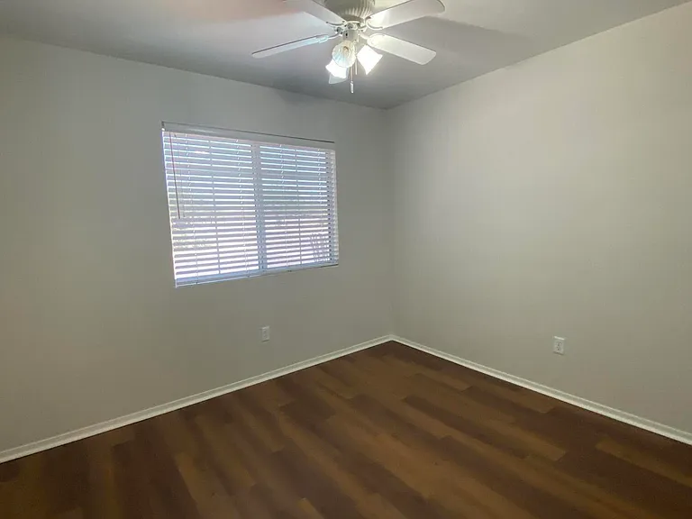 1704 E Pontiac Dr — Photo 16