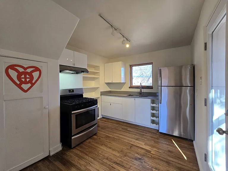 235 Irvine St — Photo 20