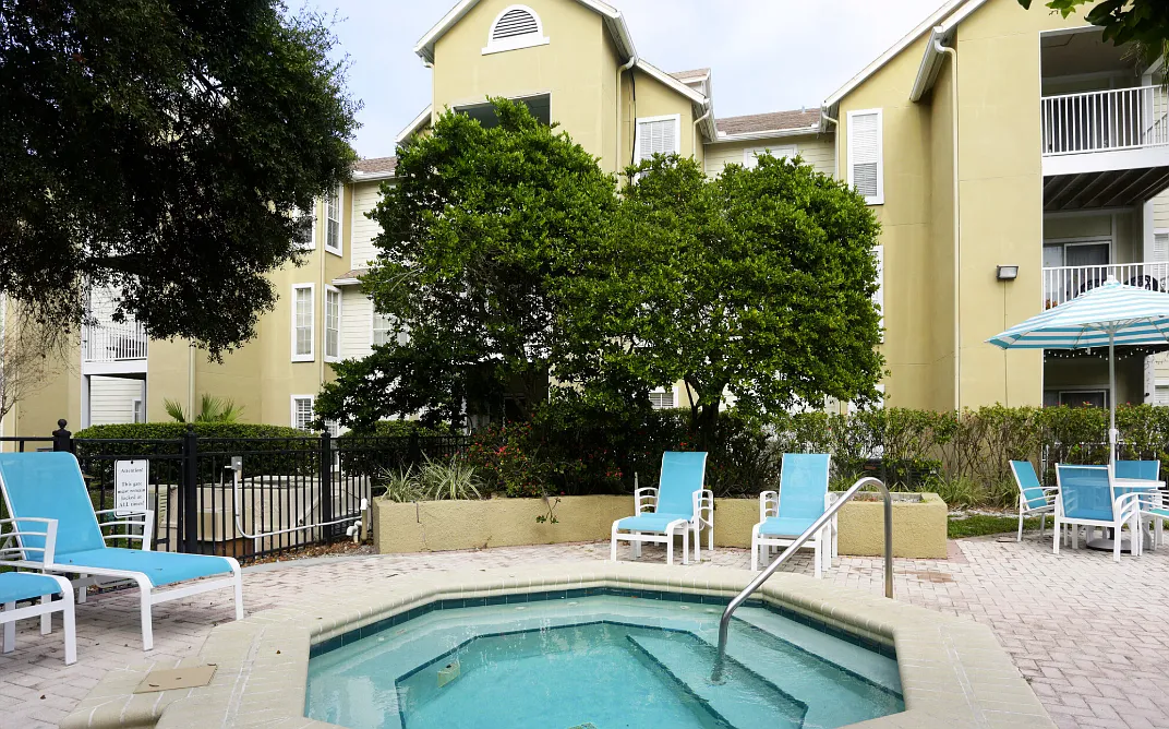 Lighthouse Bay Apartment Homes — Photo 3