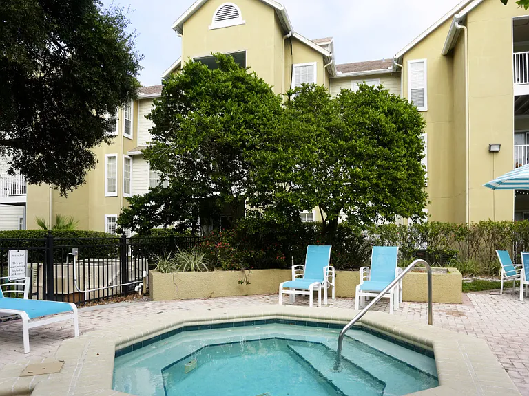 Lighthouse Bay Apartment Homes — Photo 3
