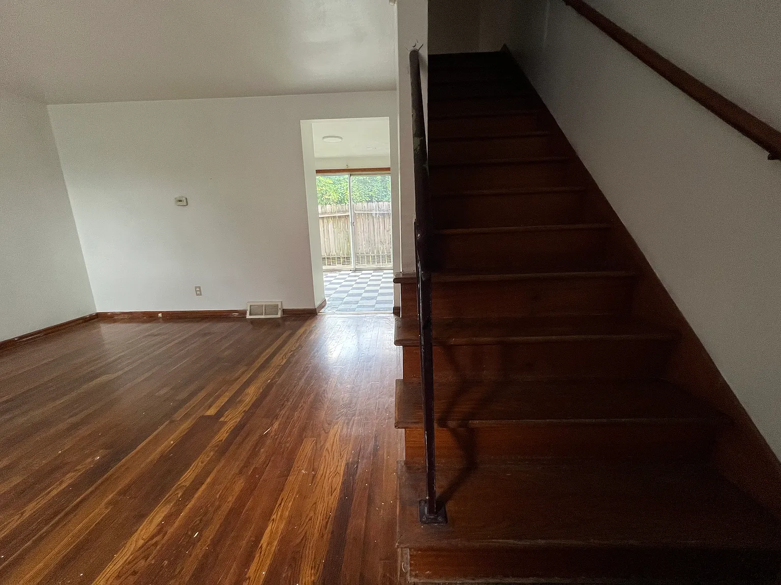 2 bed, 120 sqft, $1,250 — Photo 2
