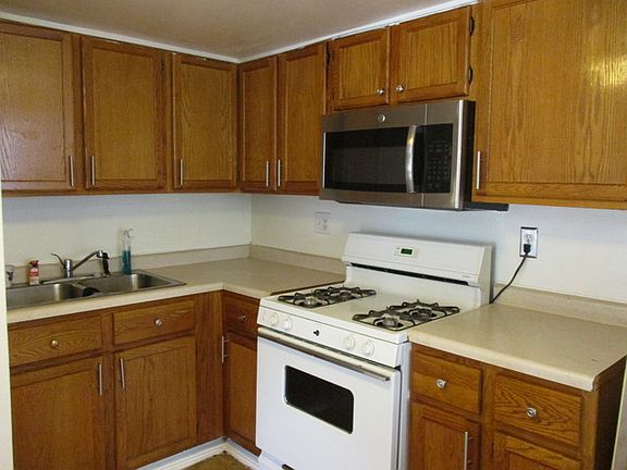 4th image of 20 Fernwood Dr #U