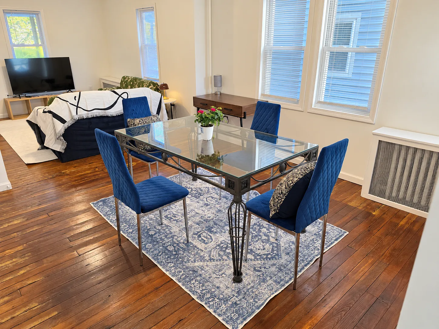 2 bed, 1.5 bath, 1400 sqft, $1,800 — Photo 2