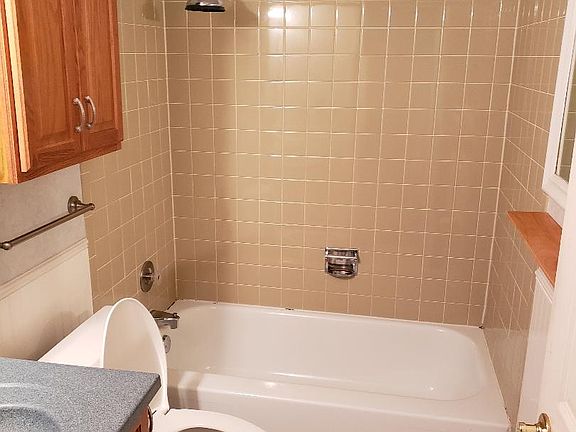 2nd image of 1866 Ashwood Ln