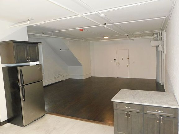 4th image of 164 Mulberry St APT 3R