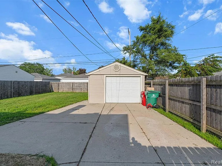24696 Wilmot Ave — Photo 15