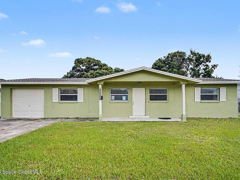 2222 Lucille Ln — Photo 1