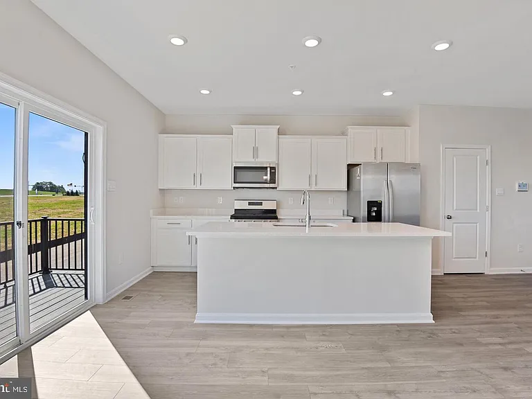418 Carroll Walk Ave — Photo 4