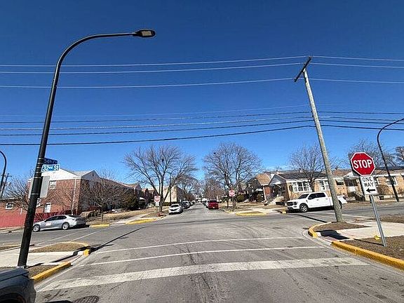 4th image of 3201 S 54th Ct