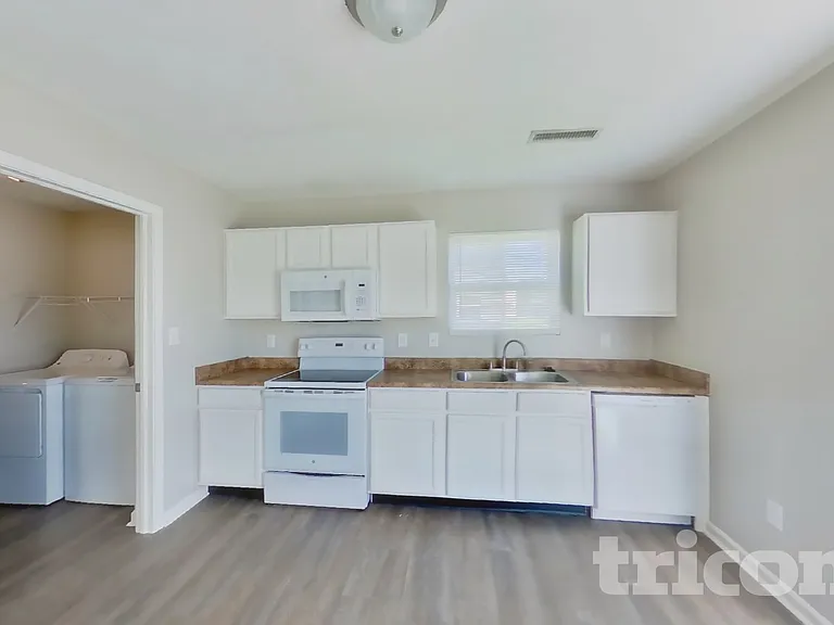 3203 Brandenburg Dr — Photo 6