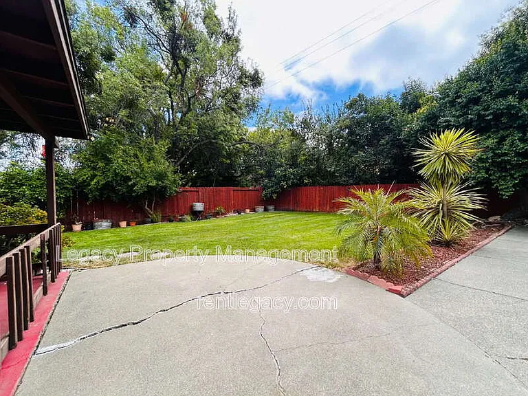 493 Dahlia St — Photo 42