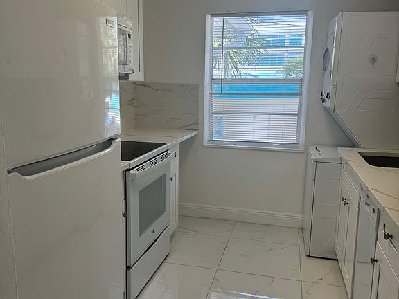 5th image of 122 SE 5th Ave APT C