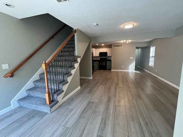 13750 Post Oak Ln — Photo 5