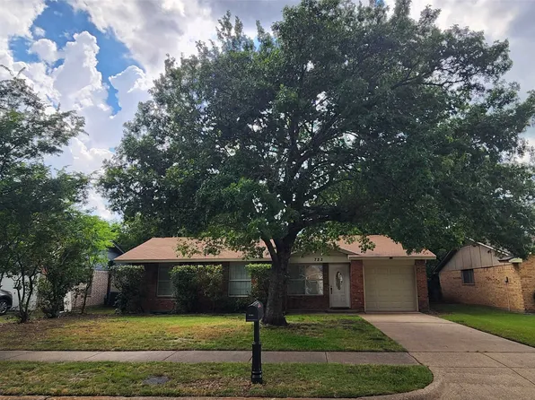 723 Briggs Dr, Cedar Hill, TX 75104