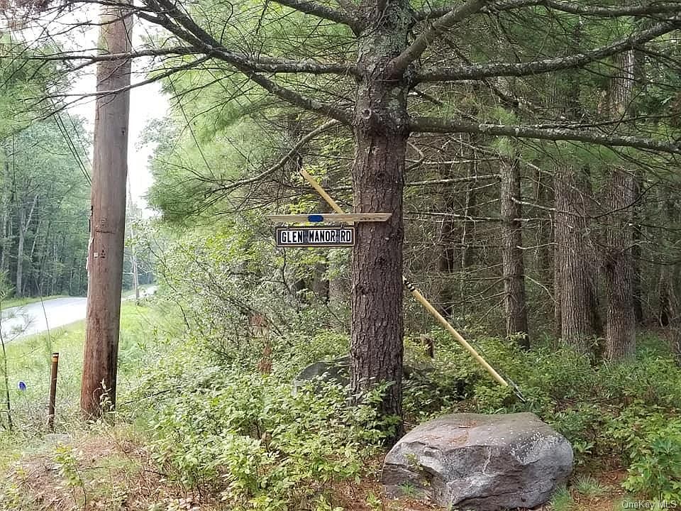 1st image of Glen Manor Dr