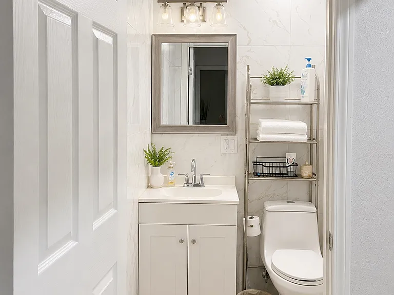 4045 E Carey Ave — Photo 6