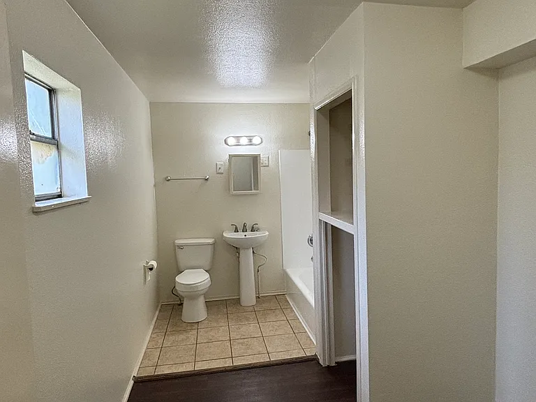 222 E Phillips Rd #4 — Photo 7