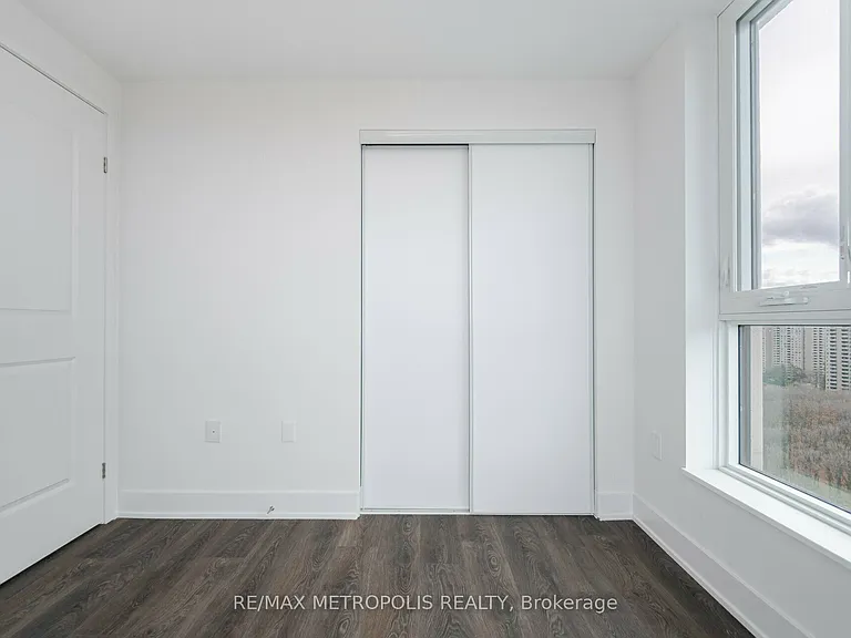 202 Burnhamthorpe Rd E #1704 — Photo 20