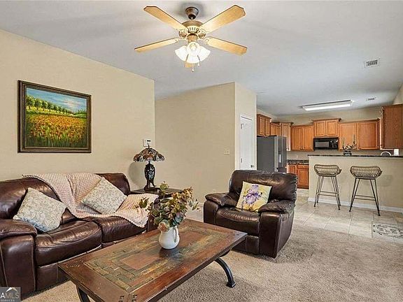 2nd image of 323 Scarlet Oaks Dr