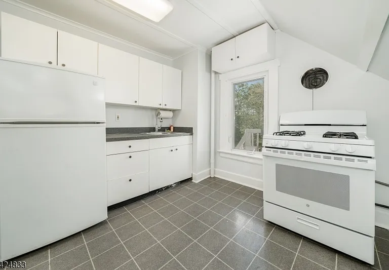 331 Main St — Photo 6