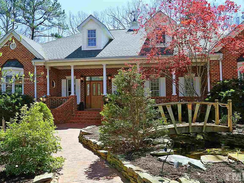 2nd image of 4905 Edincroft Pl