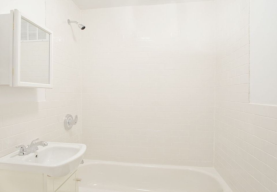 2nd image of 124 Jefferson Ave APT 2F