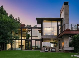 8320 Avalon Dr, Mercer Island, WA 98040